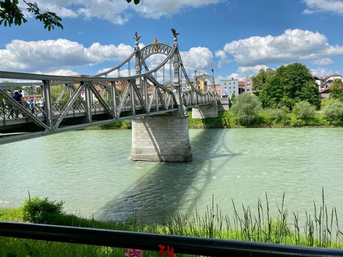 Ferienwohnung an der idyllischen Salzachschleife Nähe Salzburg Laufen Exterior foto