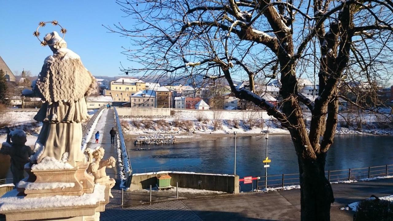 Ferienwohnung an der idyllischen Salzachschleife Nähe Salzburg Laufen Exterior foto